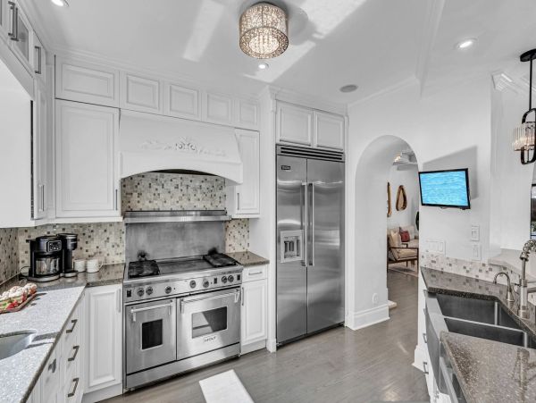 Luxurious 4-Bedroom Retreat Near Las Olas Blvd with Heated Pool